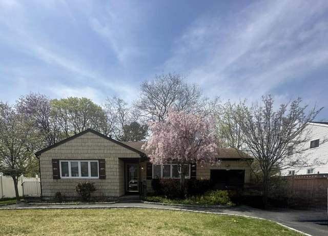 Property at 28 Glenda Dr, Deer Park, NY 11729, 4 beds, 2 baths