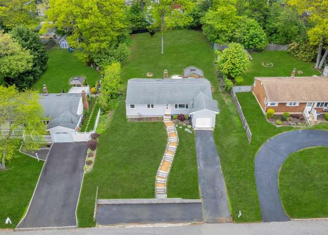 Property at 327 Peconic St, Ronkonkoma, NY 11779, 3 beds, 1 bath