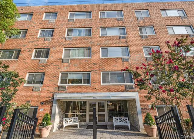 Property at 101 Clinton Ave Unit 1A, Mineola, NY 11501, 2 beds, 1.5 baths