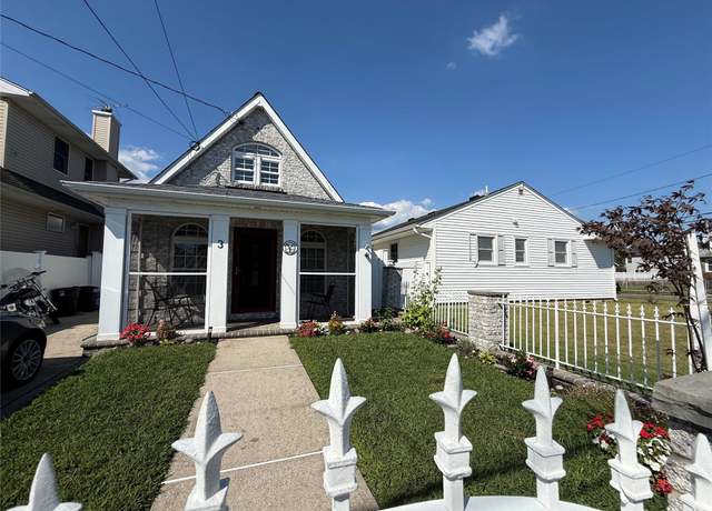 Property at 3 Desoto Rd, Amity Harbor, NY 11701, 2 beds, 1 bath