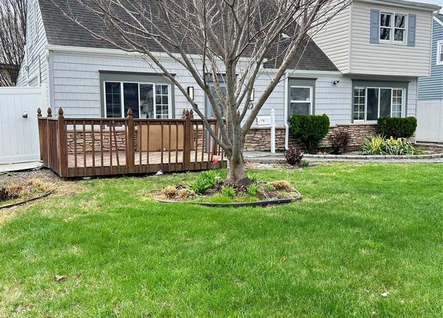 Property at 22 Peacock Ln, Levittown, NY 11756, 5 beds, 3 baths