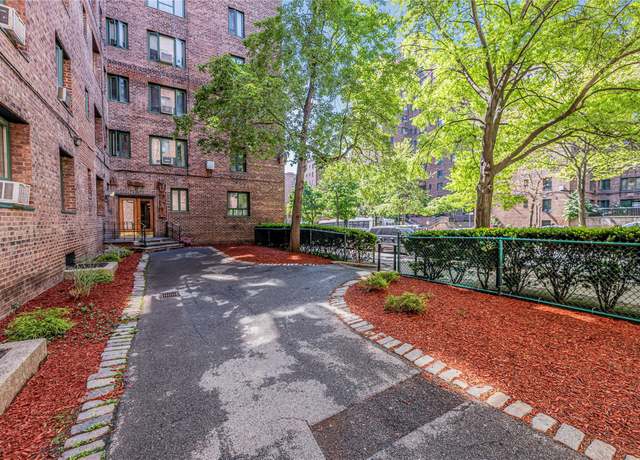 Property at 1554 Unionport Rd Unit 4H, Bronx, NY 10462, 1 bed, 1 bath