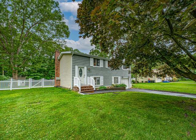 Property at 4 Mayflower Ln, East Setauket, NY 11733, 3 beds, 1.5 baths