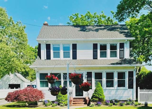 Property at 148 Woodhull Ave, Riverhead, NY 11901, 4 beds, 2 baths