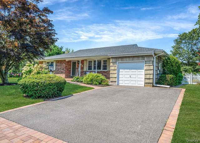 Property at 100 Barrett Ave, Bayport, NY 11705, 3 beds, 1 bath