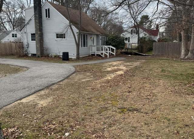 Property at 250 Wheeler Rd, Hauppauge, NY 11788, 3 beds, 2 baths