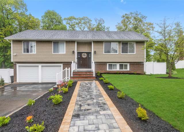 Property at 25 Hitching Post Ln, Glen Cove, NY 11542, 4 beds, 3 baths