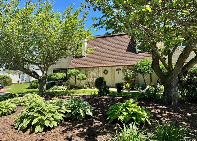 Property at 71 Pointe Cir S #71, Coram, NY 11727, 2 beds, 1 bath
