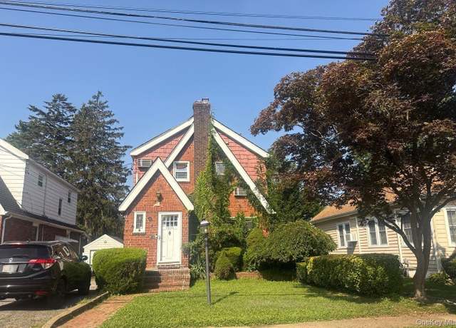 Property at 1900 Carleton Pl, Baldwin, NY 11510, 4 beds, 2.5 baths