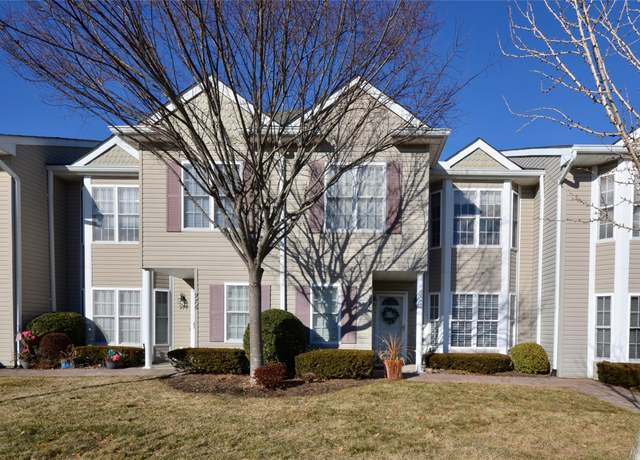 Property at 978 Madeira Blvd, Melville, NY 11747, 2 beds, 1.5 baths