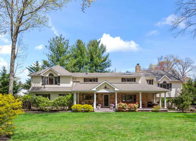Property at 18 Windy Ln, Northport, NY 11768, 5 beds, 3.5 baths