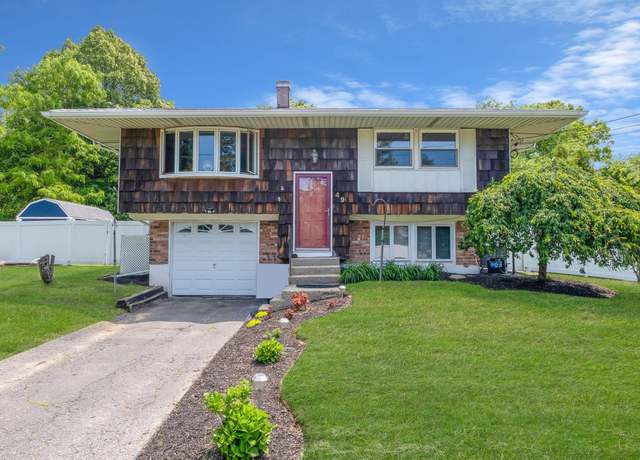 Property at 49 Bobcat Ln, East Setauket, NY 11733, 3 beds, 1.5 baths