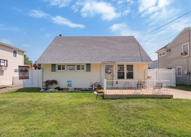 Property at 820 Mirabelle Ave, Westbury, NY 11590, 4 beds, 1 bath