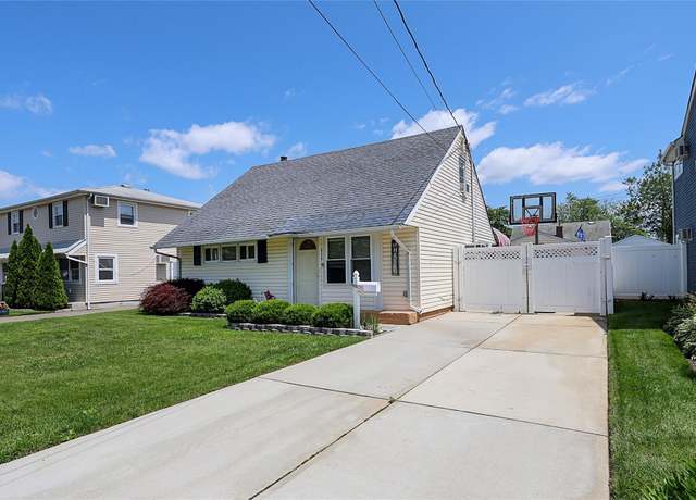 Property at 820 Mirabelle Ave, Westbury, NY 11590, 4 beds, 1 bath