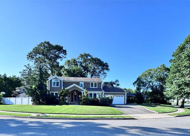 Property at 35 Moss Ln, Jericho, NY 11753, 4 beds, 4.5 baths