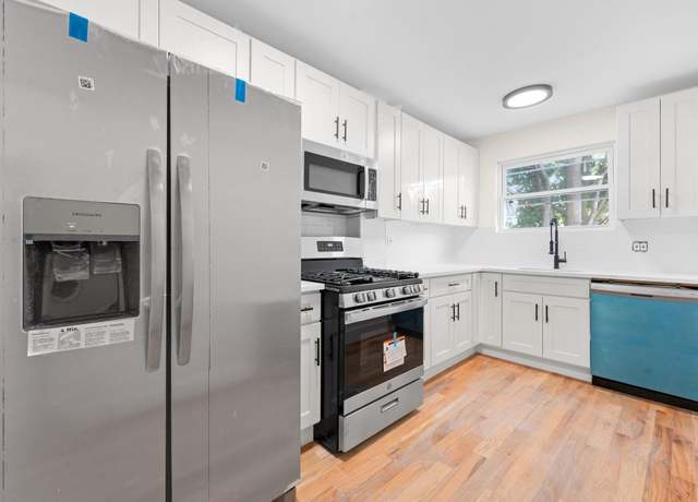 Property at 18914 114th Rd, Saint Albans, NY 11412, 3 beds, 1.5 baths