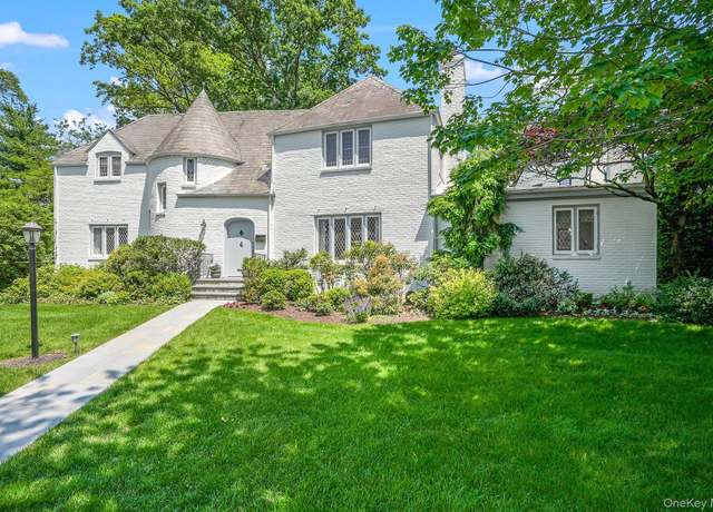 Property at 4 Villa Ln, Larchmont, NY 10538, 4 beds, 3.5 baths