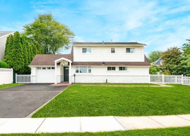 Property at 33 Ball Park Ln, Hicksville, NY 11801, 4 beds, 3 baths