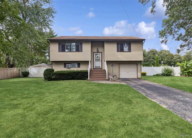 Property at 127 Floral Park St, Islip Terrace, NY 11752, 4 beds, 1.5 baths