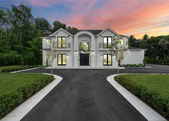 Property at 2 Maple Way, Woodbury, NY 11797, 5 beds, 4.5 baths