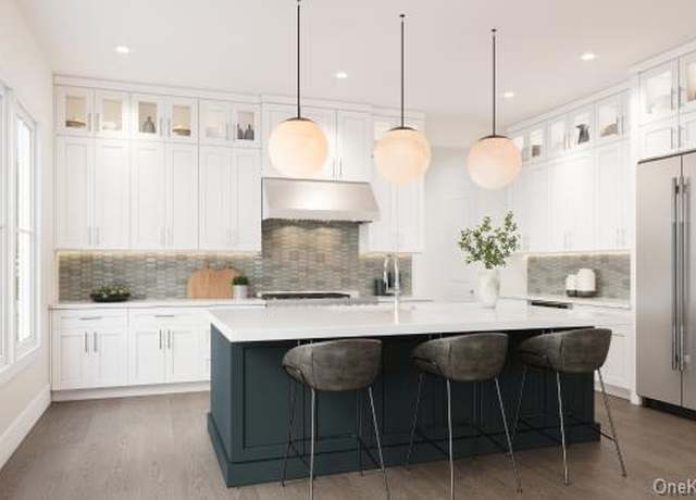 Property at 12 Sequoia Cir, Manhasset, NY 11030, 6 beds, 5 baths