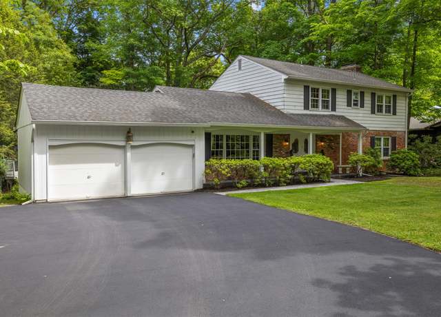 Property at 11 Carnelli Ct, Poughkeepsie, NY 12603, 4 beds, 3.5 baths