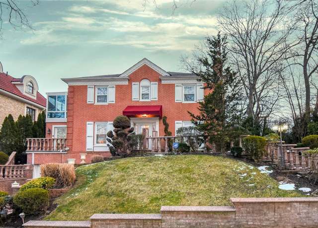 Property at 18620 Troon Rd, Jamaica Estates, NY 11432, 4 beds, 4.5 baths