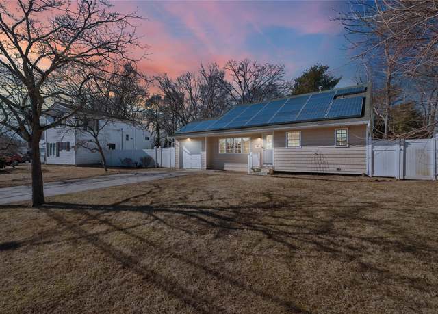 Property at 46 Princeton St, Bay Shore, NY 11706, 3 beds, 2 baths