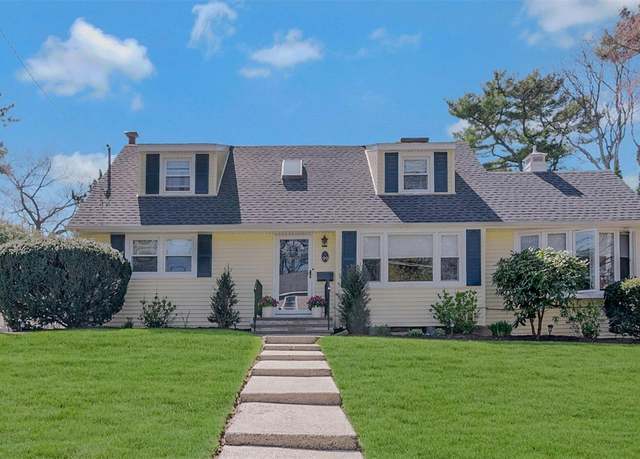 Property at 99 Fort Hill Rd, Huntington, NY 11743, 4 beds, 3 baths