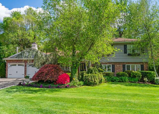 Property at 39 Bucknell Dr, Plainview, NY 11803, 5 beds, 3 baths