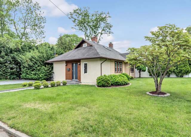 Property at 143 Hallock St, Riverhead, NY 11901, 3 beds, 2.5 baths