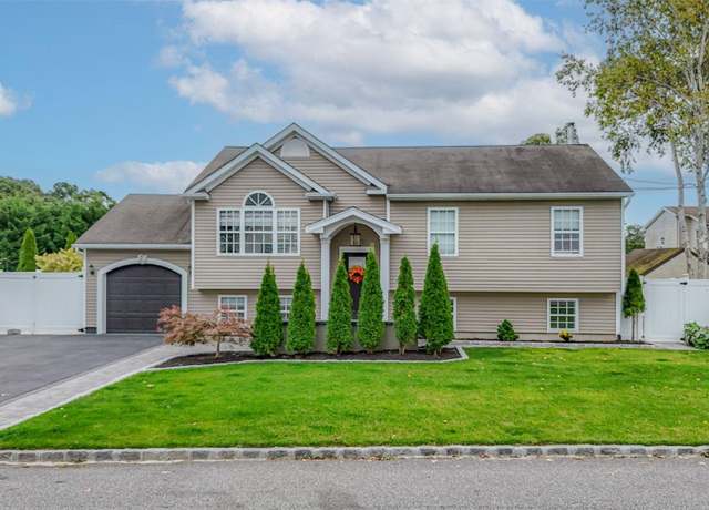 Property at 35 Lake Shore Dr, Ronkonkoma, NY 11779, 5 beds, 3 baths