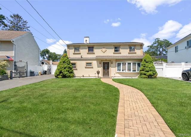 Property at 9 Rugby Rd, Massapequa, NY 11758, 5 beds, 3 baths