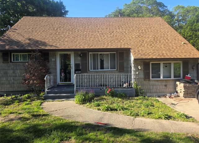Property at 21 Krause St, Bay Shore, NY 11706, 4 beds, 2 baths