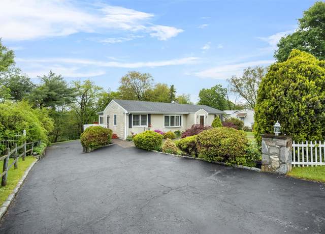 Property at 32 Boniello Dr, Mahopac, NY 10541, 4 beds, 2 baths