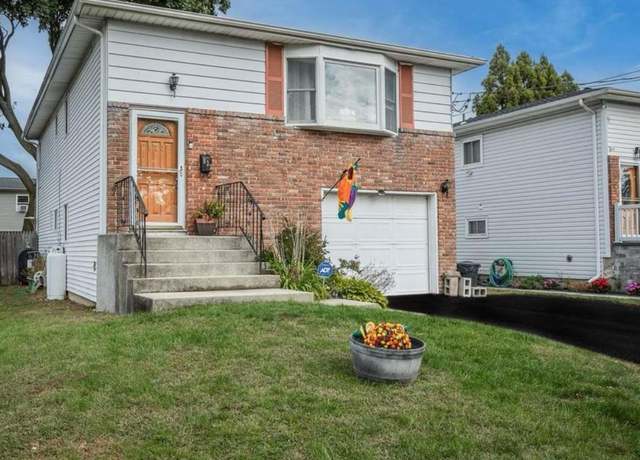 Property at 833 Bermuda Rd, West Babylon, NY 11704, 4 beds, 2 baths