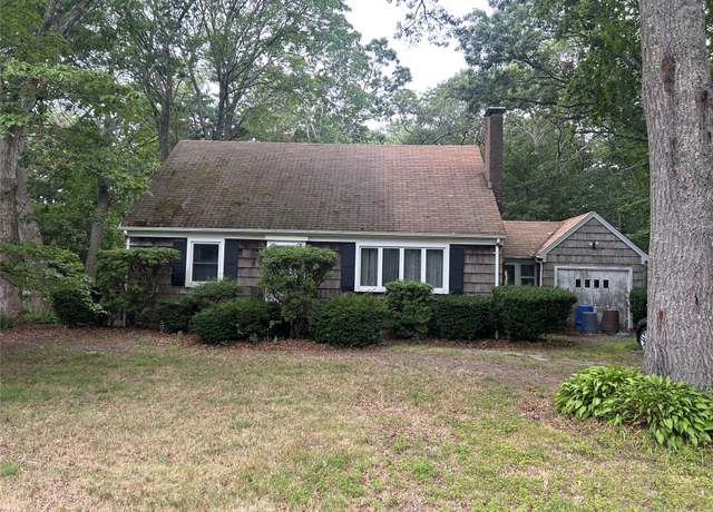 Property at 74 Oregon Ave, Medford, NY 11763, 3 beds, 1.5 baths