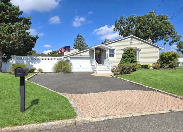 Property at 21 Jackson Ave, Centereach, NY 11720, 4 beds, 1 bath