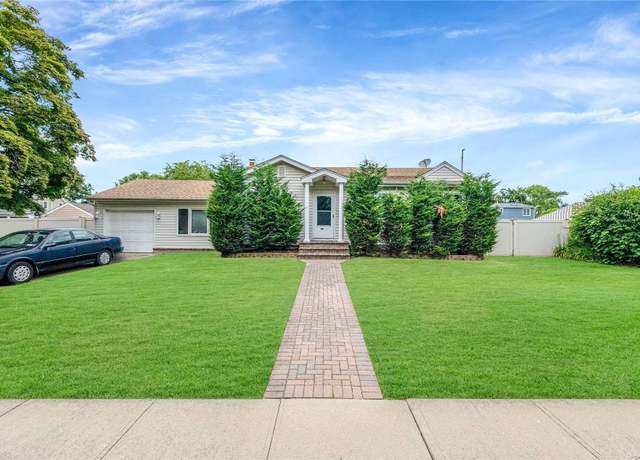 Property at 263 N Park Dr, Massapequa, NY 11758, 5 beds, 3 baths