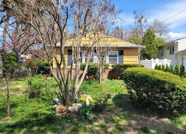 Property at 8 Sintsink Dr W, Port Washington, NY 11050, 3 beds, 1.5 baths