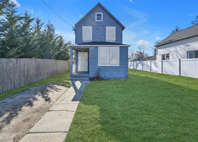 Property at 95 Park Ave, Roosevelt, NY 11575, 2 beds, 1 bath