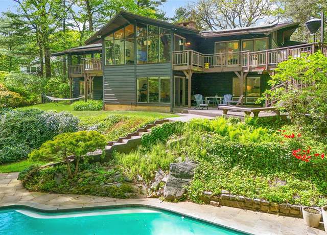 Property at 9 Hidden Green Ln, Larchmont, NY 10538, 5 beds, 4.5 baths