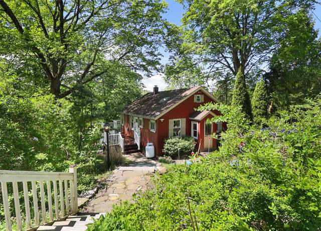 Property at 95 Montrose Dr, Carmel, NY 10512, 2 beds, 1.5 baths