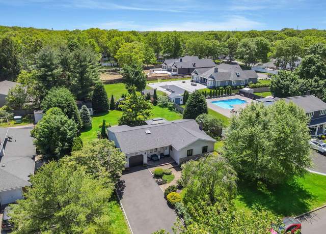 Property at 28 Cynthia Dr, Farmingville, NY 11738, 3 beds, 2.5 baths