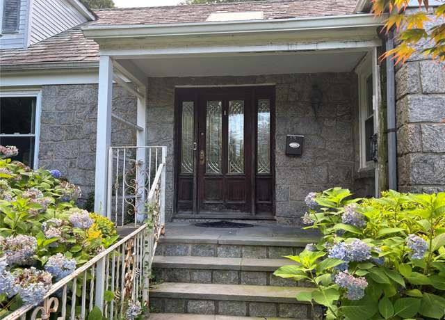 Property at 13 Laurel Dr, Great Neck, NY 11021, 5 beds, 4 baths