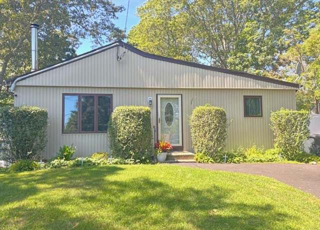 Property at 72 Propose Rd, Shirley, NY 11967, 4 beds, 1 bath