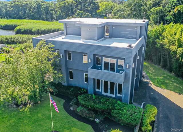 Property at 36 Roosevelt Blvd, East Patchogue, NY 11772, 4 beds, 3 baths