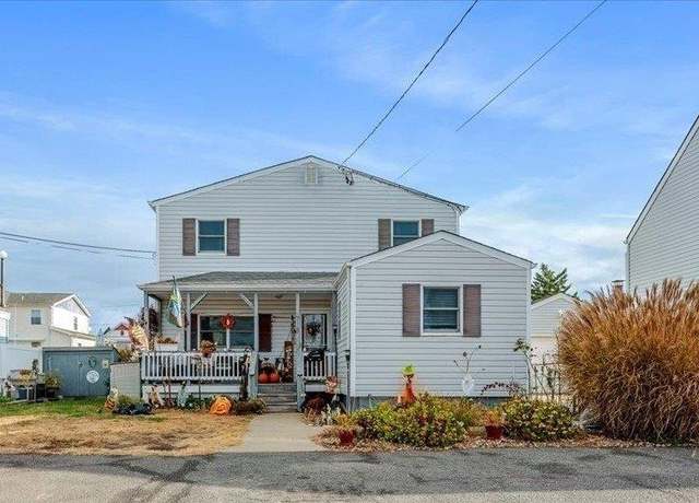 Property at 718 S 9th St, Lindenhurst, NY 11757, 4 beds, 2 baths