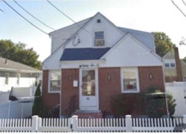 Property at 86 Allen St, Hempstead, NY 11550, 5 beds, 2.5 baths