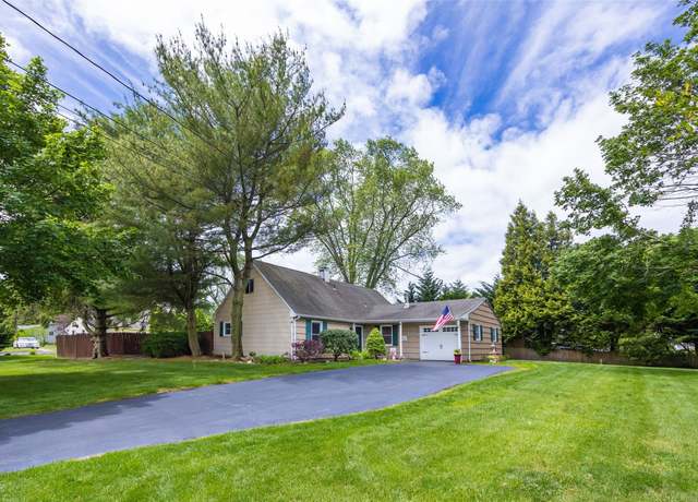 Property at 186 Montrose Dr #186, Port Jefferson Station, NY 11776, 4 beds, 1.5 baths